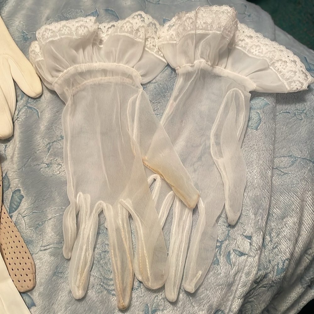 Elegant Women’s Glove Set - Picture 2 of 6